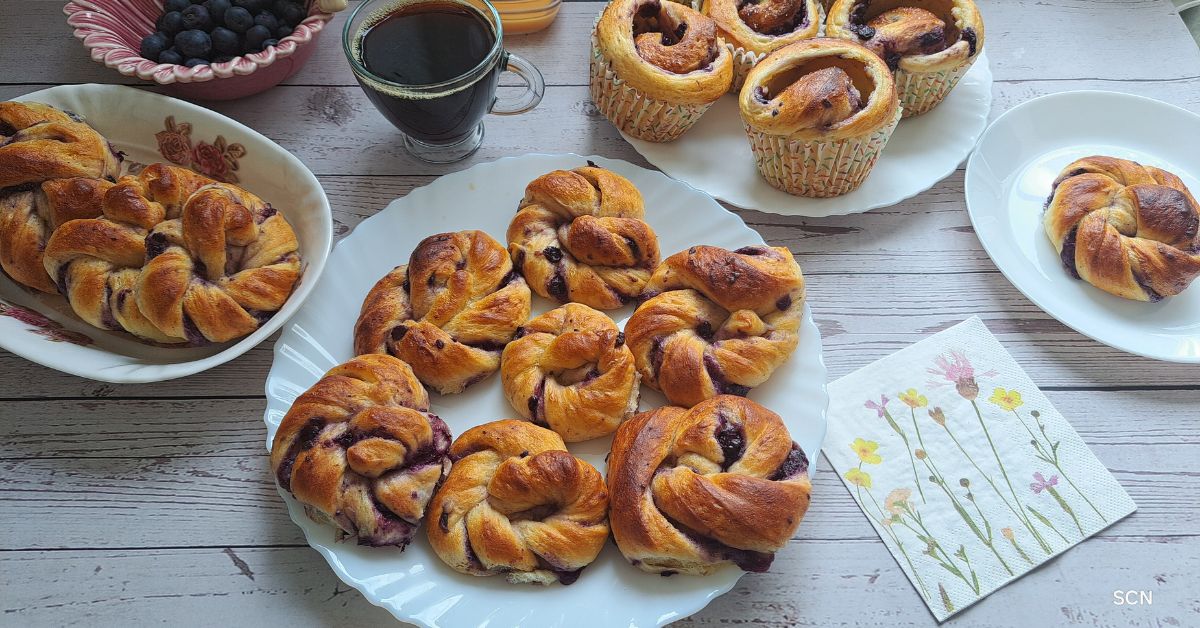 Blåbärbullar med vaniljkräm (Blueberry Buns with Vanilla Custard)