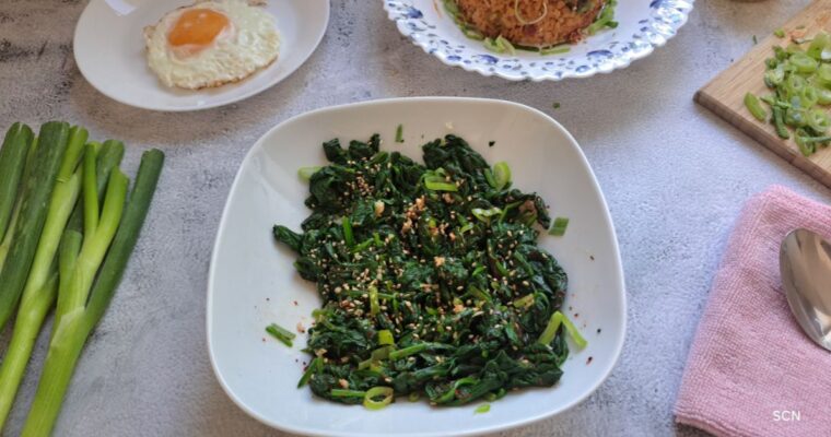 Korean Spinach Side Dish (Sigeumchi Namul)
