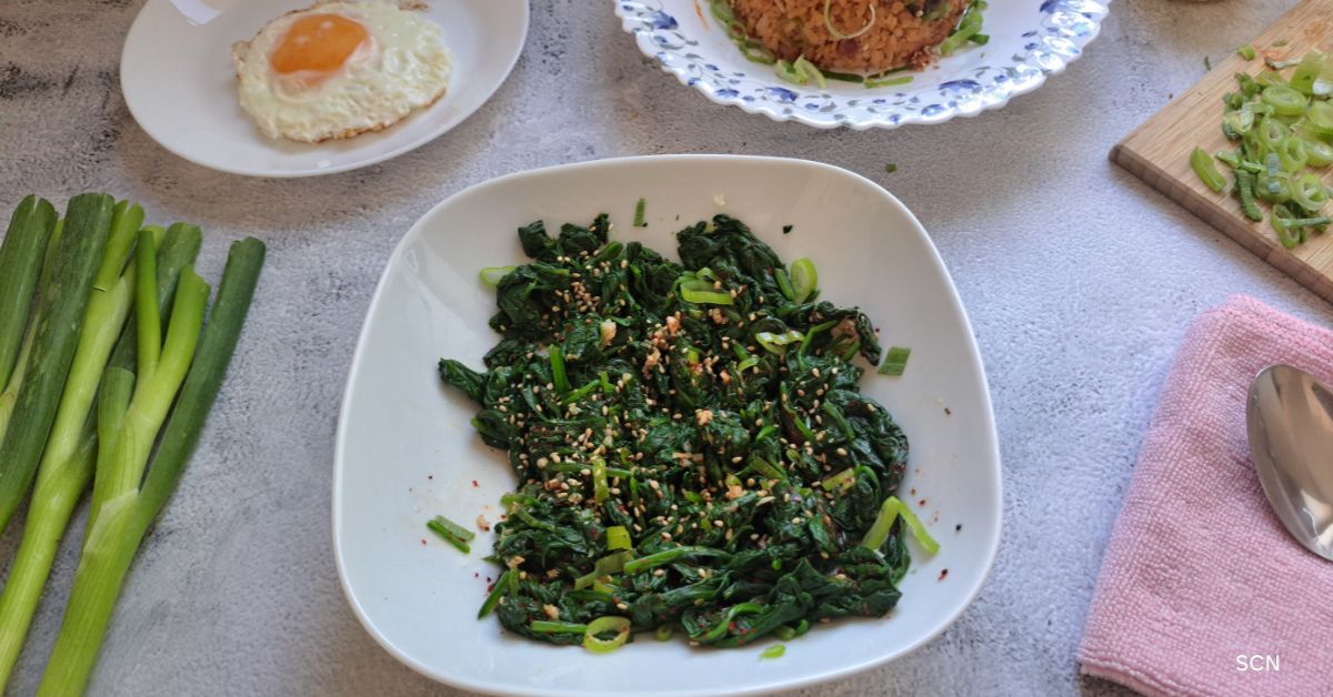 Korean Spinach Side Dish (Sigeumchi Namul)
