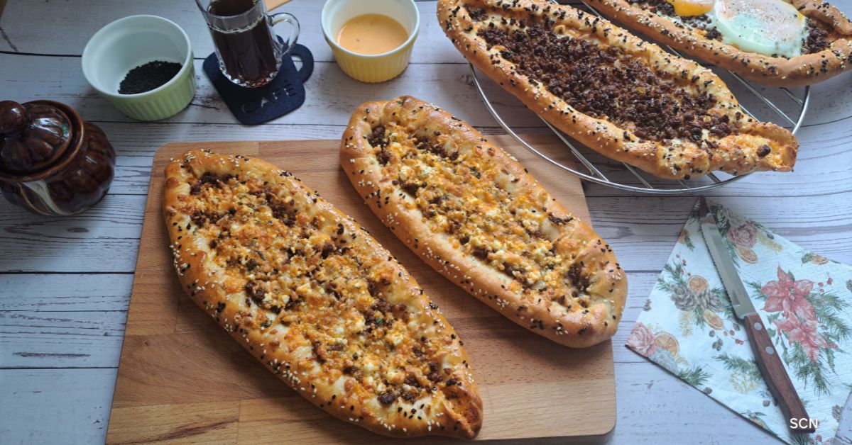 Turkish Kıymalı Pide (Meat Pide)