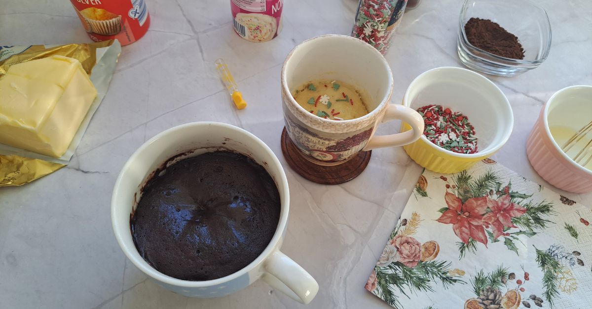 Mug cakes – Vanilla and Chocolate